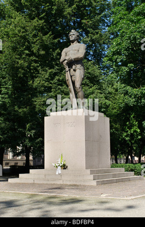 Tartu Statua della Libertà commemora gli eroi caduti in guerra di Indipendenza (1918-1920) Estonia Paesi Baltici Europa Foto Stock