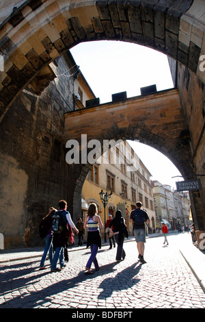 Gateway, Torre del Ponte della Città piccola, Praga, Boemia Centrale, Repubblica Ceca, Europa Orientale Foto Stock