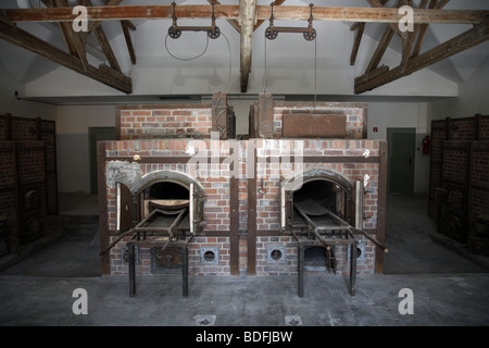 Due forni, parte del crematorio costruito nel 1942/1943, memoriale del campo di concentramento di Dachau, Dachau, Germania Foto Stock