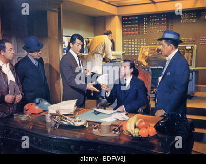 Chi ha l'azione ? 1962 Paramount film con Walter Matthau (seduto) e Dean Martin rivolta verso di lui Foto Stock