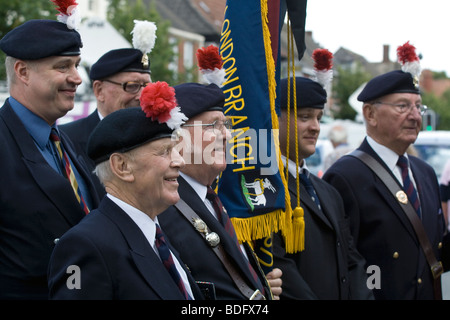 Veterani a Wootton Bassett per i rimpatri di quattro soldati in Afghanistan Foto Stock