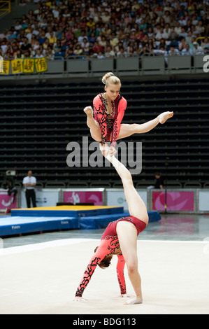 Ginnastica acrobatica Coppia donne concorrenza, World Games, Kaohsiung, Taiwan, luglio 20, 2009 Foto Stock