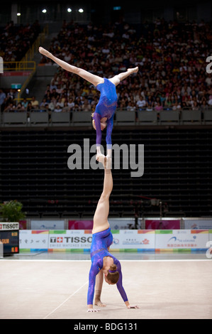Ginnastica acrobatica Coppia donne concorrenza, World Games, Kaohsiung, Taiwan, luglio 20, 2009 Foto Stock