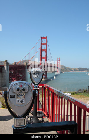 Il binocolo al belvedere presso il Golden Gate Bridge di San Francisco California USA Foto Stock