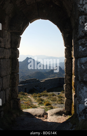 Le rovine di un castello a Castro Laboreiro Peneda-Geres National Park, Portogallo Foto Stock