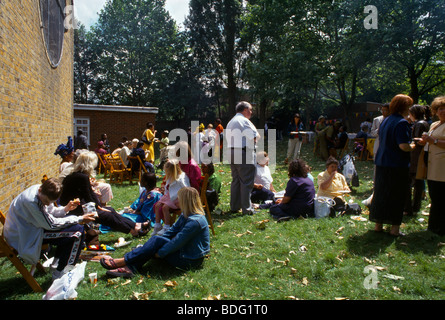 San Giuseppe Chiesa barbeque dopo la Messa domenicale Roehampton Foto Stock