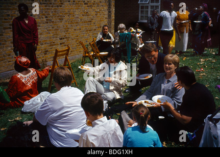 San Giuseppe Chiesa barbeque dopo la Messa domenicale Roehampton Foto Stock