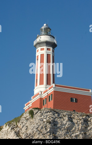 Isola di Capri, Campania, Italia, Europa; vista del faro di Punta Carena sulla punta sud occidentale dell'isola. Foto Stock