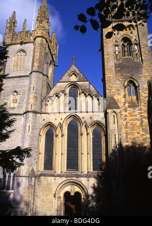 Cattedrale di Llandaff fronte ovest della torre di Jasper e Prichard guglia Cardiff South Wales UK Foto Stock