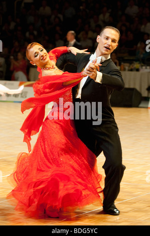 Anton Kolyubayev e di Ganna Lantukh dell'Ucraina competere nella Danza Sportiva, mondo giochi, Kaohsiung, Taiwan, 24 luglio 2009. Foto Stock