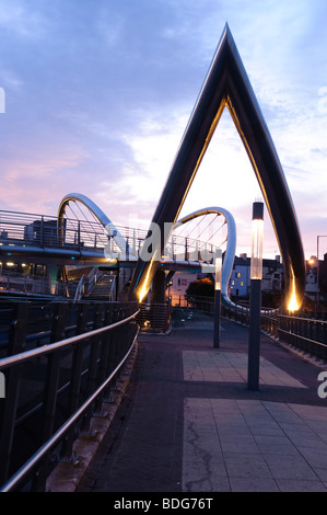 Il Gateway celtica passerella che collega Holyhead con la stazione ferroviaria, Anglesey north Wales UK Foto Stock