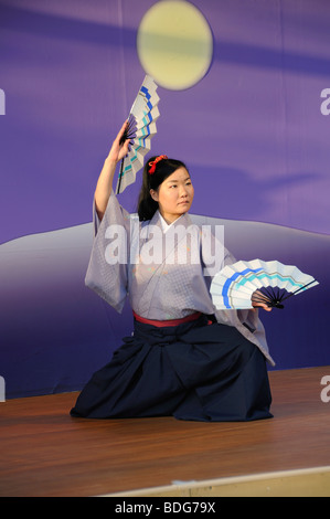 La danza della ventola, Nihon Buyo, al Cherry Blossom Festival, Hanami a Kyoto, Giappone, Asia Foto Stock