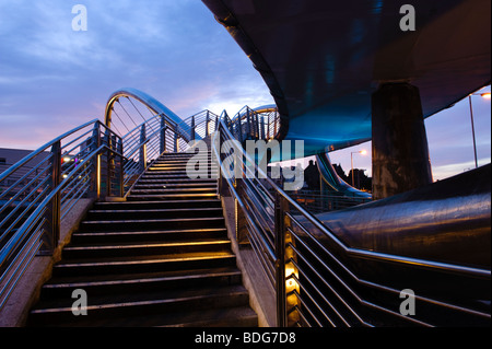 Il Gateway celtica passerella che collega Holyhead con la stazione ferroviaria, Anglesey north Wales UK Foto Stock