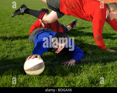 Giocatore di rugby con un punteggio provare Foto Stock