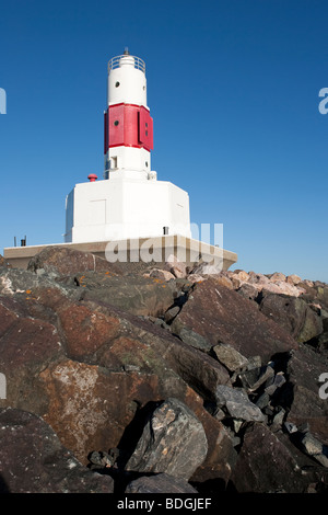 Il faro alla fine del frangiflutti in Marquette Harbour, Michigan. Foto Stock