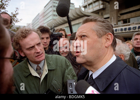 Guenter Schabowski presso la dimostrazione su 04.11.1989, Berlino, RDT Foto Stock