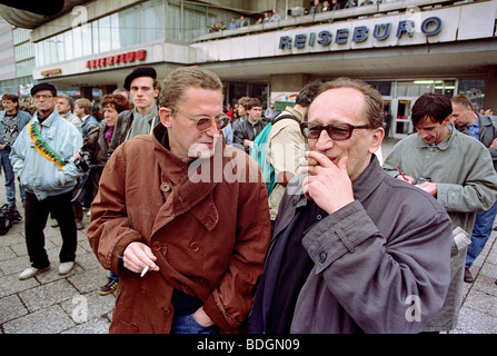 Heiner Mueller (a destra) durante la dimostrazione su 04.11.1989, Berlino, RDT Foto Stock