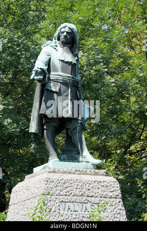 Lubiana, Slovenia. Statua di Janez Valkard Valvasor (1641-1693; studioso, alchimista, storico, etnologo "uomo rinascimentale") in Muzejski trg (Sq) Foto Stock