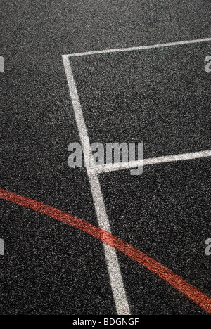 Linee su una dipinta di fresco da Tennis, Miro,kadinsky,attivo, atleta, atletica, sfondo, sfera, corpo vicino, closeup,competere Foto Stock