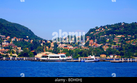 Sbarco dei traghetti sul lago di Como, Lombardia, Italia Foto Stock
