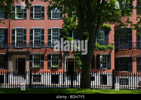 Classic case di mattoni dei ricchi di grazia piazza LOUISBURG su Beacon Hill - BOSTON, MASSACHUSETTS Foto Stock