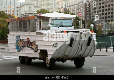 Bus anfibio utilizzato per l' anatra-tours', Philadelphia, Stati Uniti d'America Foto Stock