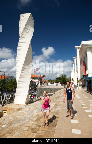 Indonesia Bali Kuta, Jalan Kartika Plaza, Australian shoppers al Discovery Mall Shopping Centre Foto Stock