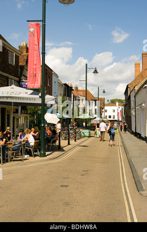 Una vista verso il basso Palace Street Canterbury Kent England Regno Unito su una giornata d'estate Foto Stock