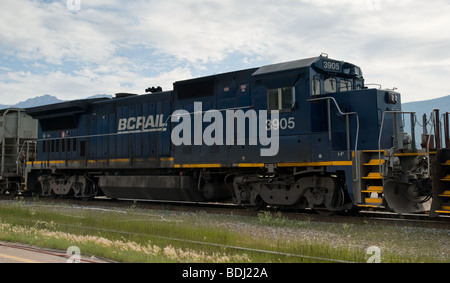 BC Rail GE C44-9M West bound attraverso il cantiere di Jasper Foto Stock