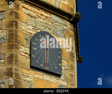 Meridiana sulla St Marys Chiesa Leigh. Sevenoaks, Kent, Inghilterra, Regno Unito. Foto Stock