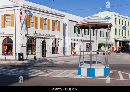 Bermuda, Oceano Atlantico, Hamilton, color pastello architettura lungo Front Street, la strada principale di Hamilton Foto Stock
