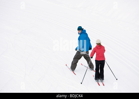 Backview del paio di sci da fondo, Whistler, British Columbia, Canada Foto Stock