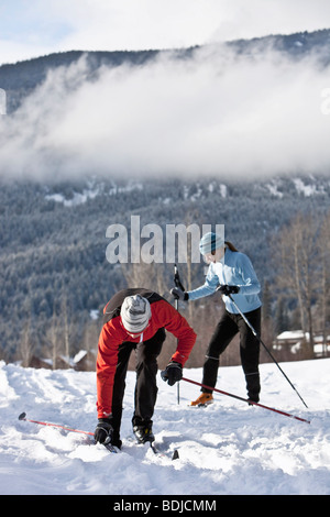 Paio di sci da fondo, Whistler, British Columbia, Canada Foto Stock