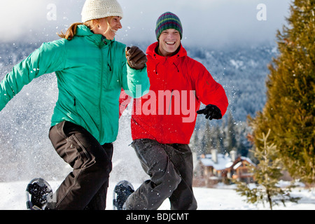 Close-up del giovane con le racchette da neve, Whistler, British Columbian, Canada Foto Stock