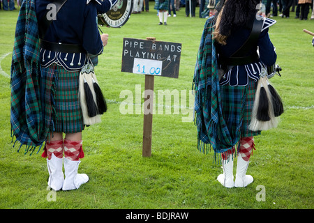 Pipe Band a giocare a Lonach Highland Gathering Donside, Scotland Regno Unito Foto Stock