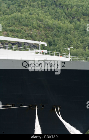 Queen Mary 2 ancorata al Flaam in Norvegia Foto Stock