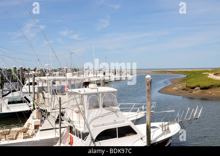 Charter di barche da pesca ormeggiata nel porto di roccia, Orleans, Cape Cod Foto Stock