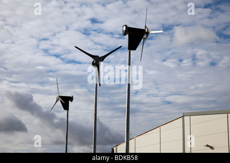 Risparmio energetico le turbine eoliche sulla Industrial Estate, Southport, Merseyside Foto Stock