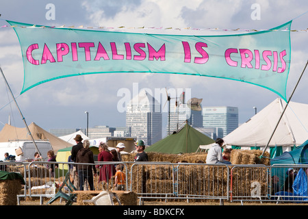 Segno in ingresso al Cambiamento Climatico Camp, Blackheath London UK Agosto 2009 con Canary Wharf in background Foto Stock