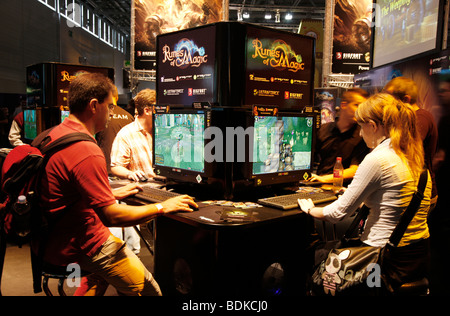 Gamescom, mondo piu grande fiera per computer e video giochi, area di intrattenimento, test pubblico di nuovi giochi, Colonia,Germay Foto Stock