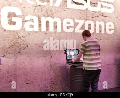 Gamescom, mondo piu grande fiera per computer e video giochi, area di intrattenimento, test pubblico di nuovi giochi, Colonia,Germay Foto Stock