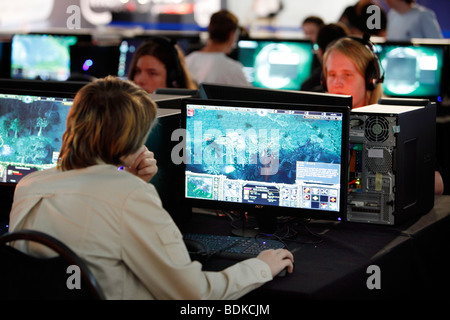 Gamescom, mondo piu grande fiera per computer e video giochi, area di intrattenimento, test pubblico di nuovi giochi, Colonia,Germay Foto Stock