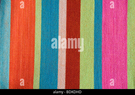 Stripey colorati di cotone - reminiscenza di tela per sedie a sdraio. Foto Stock