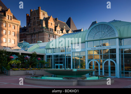 Il Victoria Conference Centre, vicino al porto interno, Victoria, Isola di Vancouver, British Columbia, Canada. Foto Stock