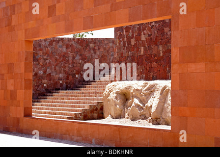 Un cortile interno del Museo del Laberinto museo progettato da Ricardo Legoretta, Parque Tangamanga, San Luis de Potosí, Messico Foto Stock