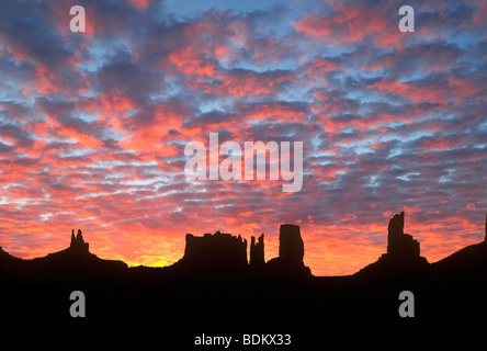 Monument Valley Sunrise. Arizona. Sky has been added Foto Stock