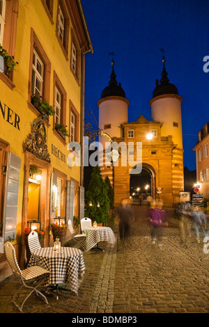 Il ristorante Goldener Hecht di notte, Heidelberg centro storico, Baden-Wuerttemberg, Germania, Europa Foto Stock
