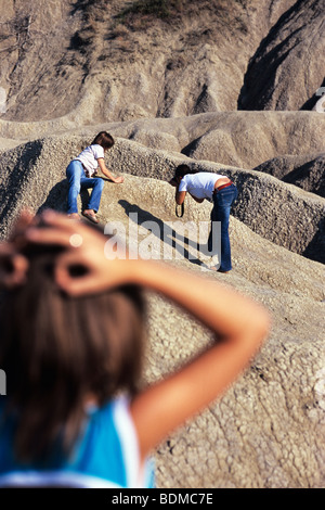 Close-up con terreni fangosi vulcano in eruzione. In Romania, in Europa vi è un bellissimo posto chiamato vulcani di fango, una riserva naturale Foto Stock