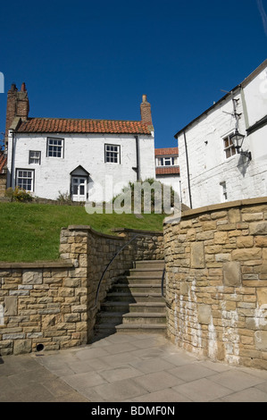 Cottage sul mare in estate Robin cappe Bay North Yorkshire England Regno Unito Regno Unito GB Gran Bretagna Foto Stock