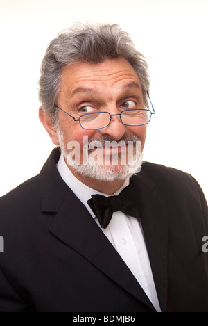 Uomo maturo indossando un nero Tuxedo Foto Stock